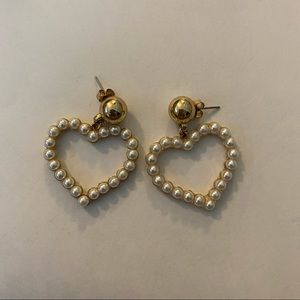 vintage heart shaped pearl earrings!